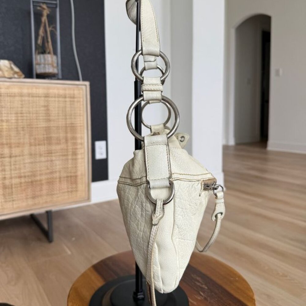 Miu Miu White Leather Handbag with Flower Motif - Picture 5 of 12